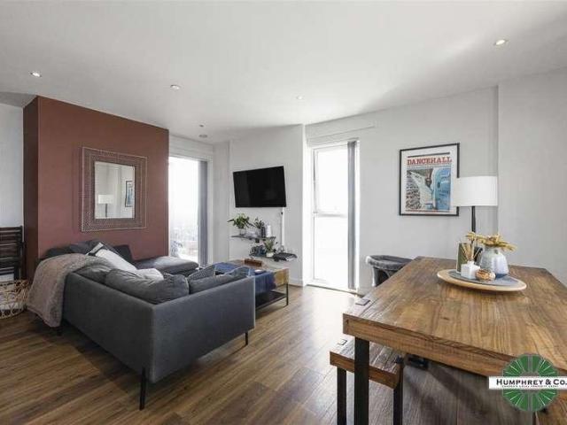 Flat for sale in Leyton, Greater London