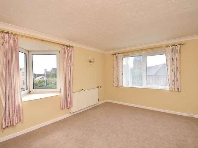 Flat for sale in Wincanton, Somerset