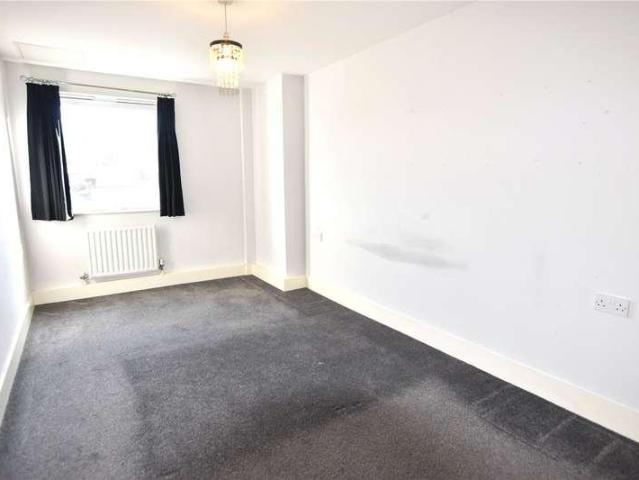 Flat for sale in London Borough of Croydon, Purley