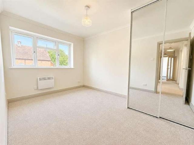 Flat for sale in Emscote, Green Close