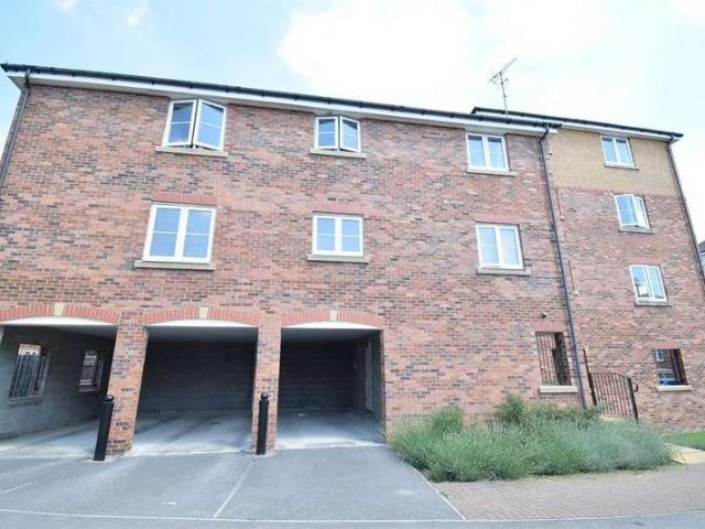 Flat for sale in Ossett, West Yorkshire