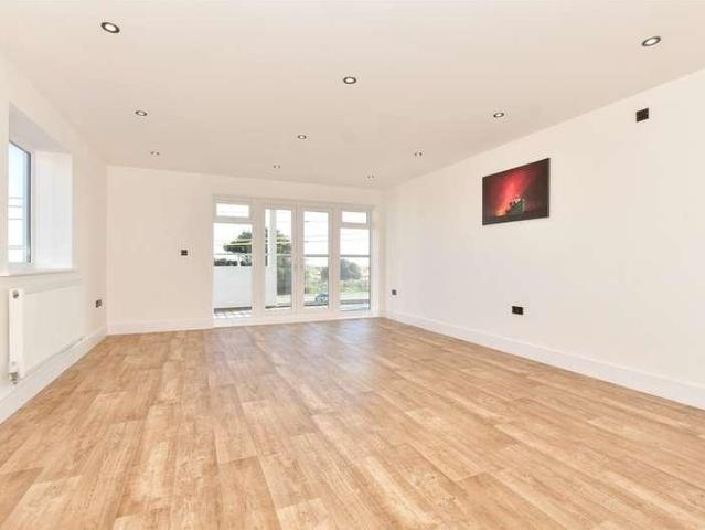 Flat for sale in Folkestone, Kent