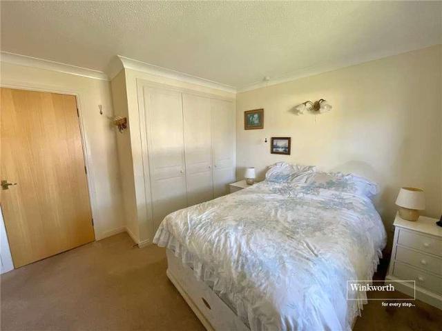 Flat for sale in Highcliffe