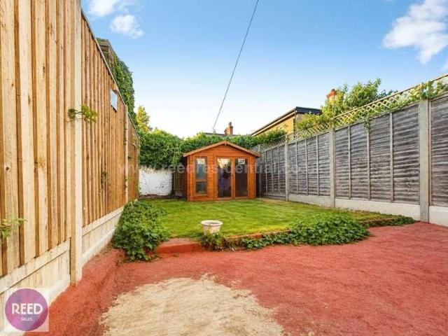 Flat for sale in Alton Barnes, Essex