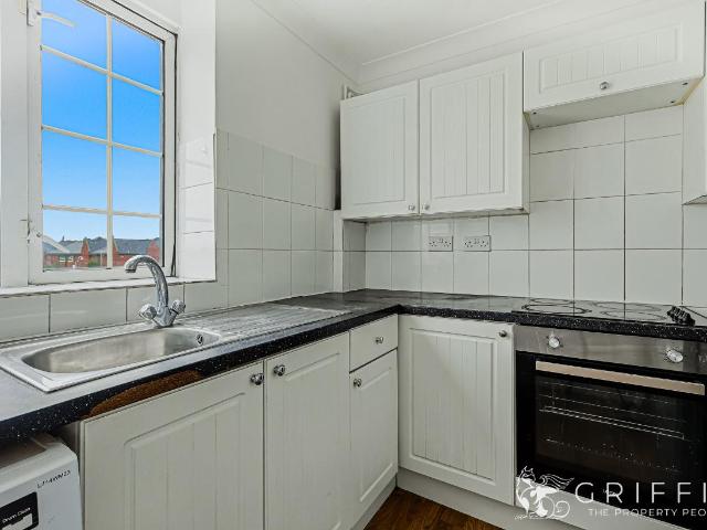 Flat for sale in Badgers Dene, Grays