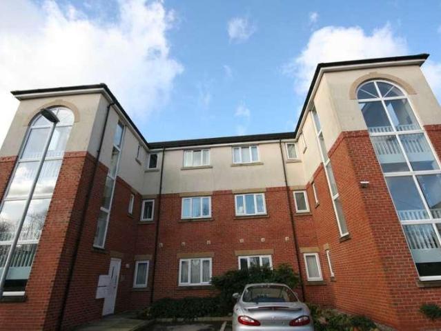 Flat for sale in Lee Bank, Greater Manchester