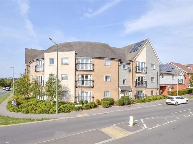 Flat for sale in Bicknor Wood, Maidstone
