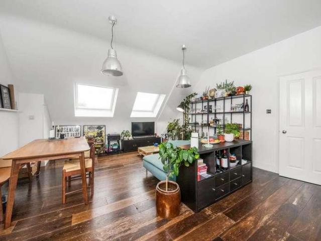 Flat for sale in East Dulwich, Greater London