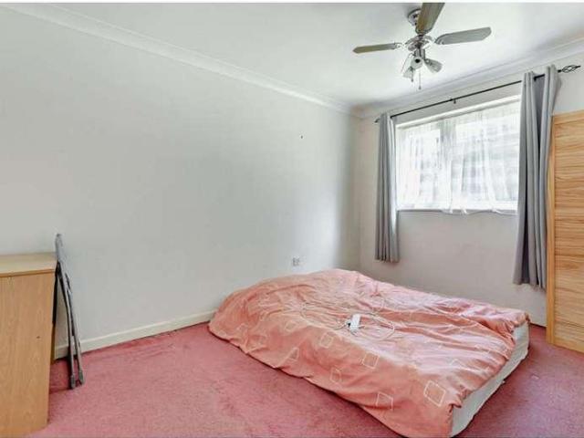 Flat for sale in Berrick Salome, Oxfordshire