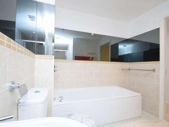 Flat for sale in SA1 Swansea Waterfront, Nangreaves