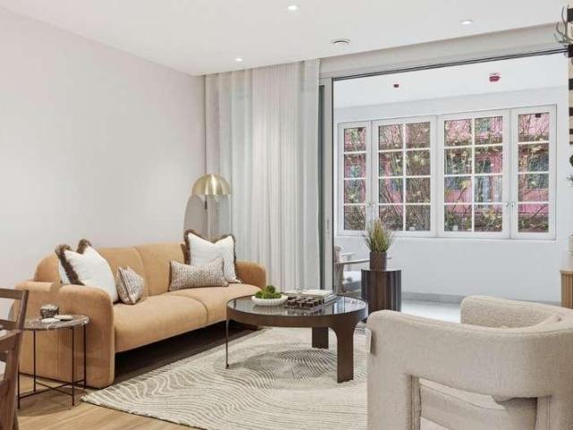 Flat for sale in Old Ford, Bow