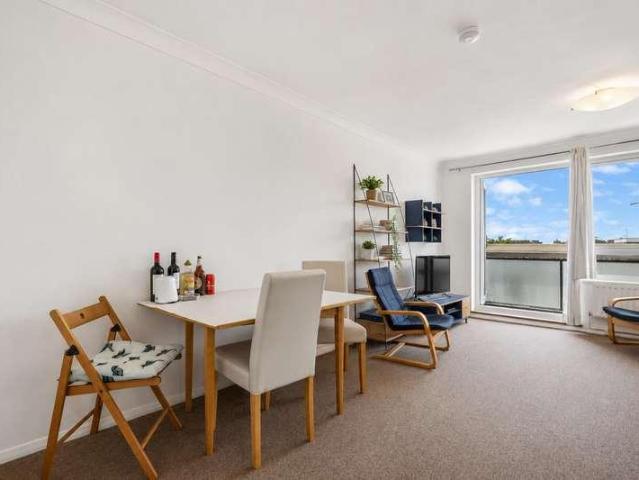 Flat for sale in West Kensington, Greater London
