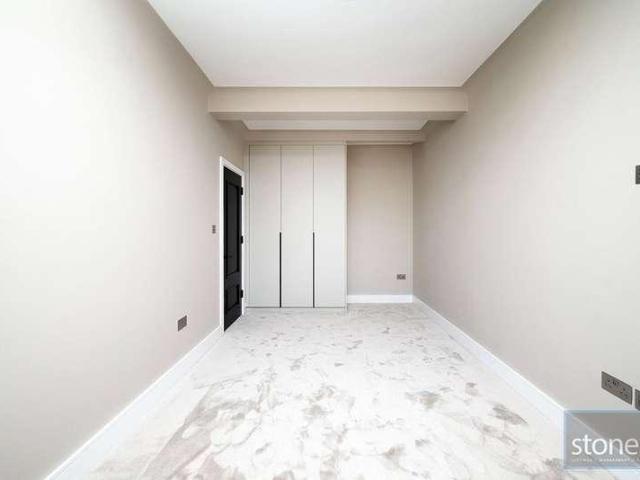 Flat for sale in Belsize Park, Greater London