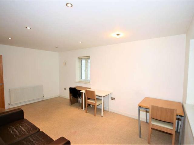 Flat for sale in Bromley-by-Bow, Poplar Grove