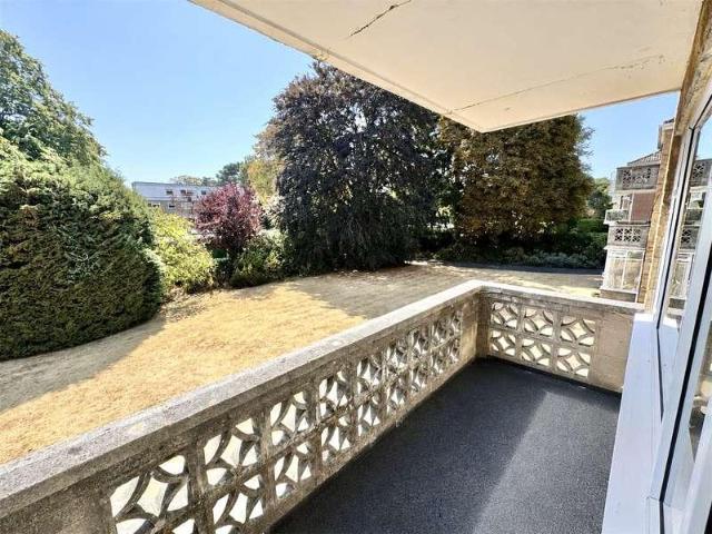 Flat for sale in Bournemouth