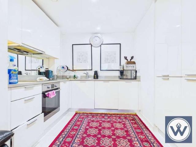 Flat for sale in Hayes, Greater London