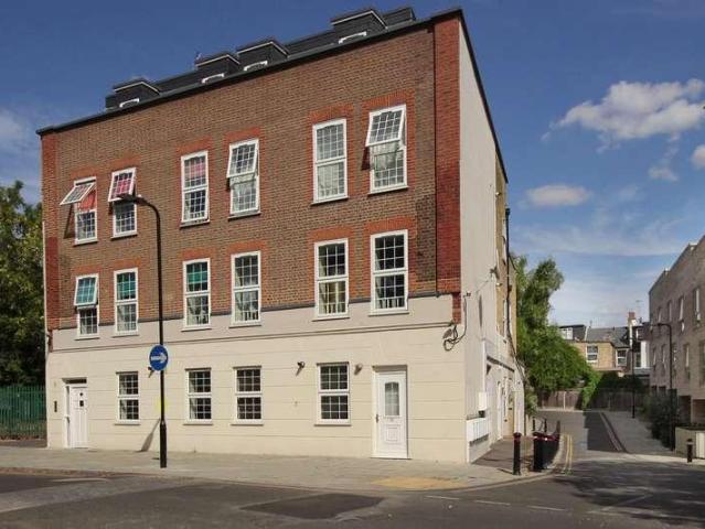 Flat for sale in London Borough of Ealing, Greater London