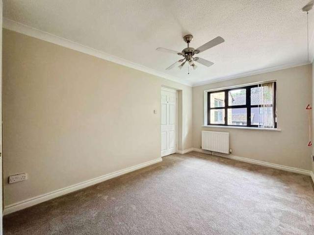 Flat for sale in Easthampstead, Bracknell