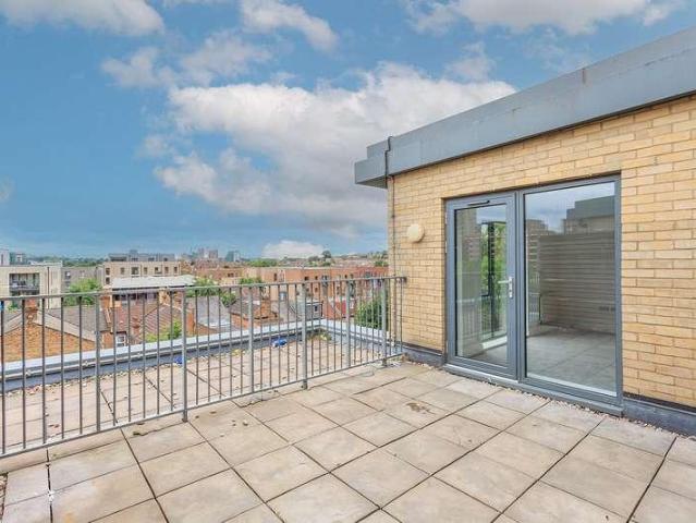 Flat for sale in Colindale, Greater London