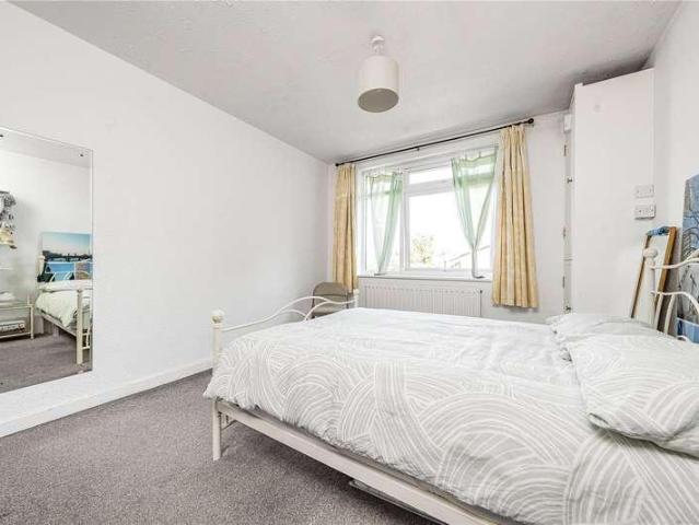 Flat for sale in New Malden, Greater London