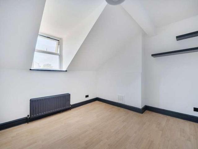 Flat for sale in London Borough of Croydon, Upper Norwood