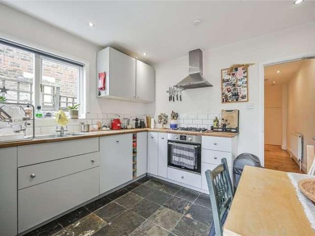 Flat for sale in Harringay, Greater London
