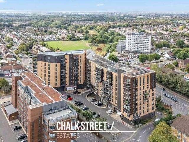 Flat for sale in Rush Green, Greater London