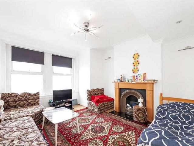 Flat for sale in London Borough of Croydon, Greater London