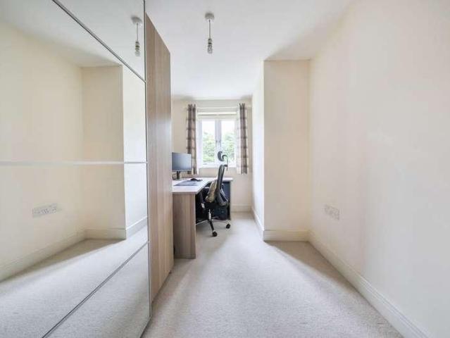 Flat for sale in Ruislip, London Borough of Hillingdon