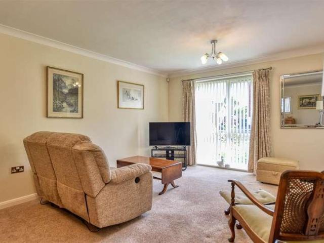 Flat for sale in Gedling, East Midlands