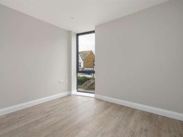 Flat for sale in Kingsdown Park, The Bridge