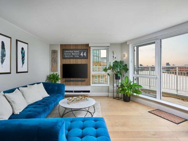 Flat for sale in Battersea, Greater London