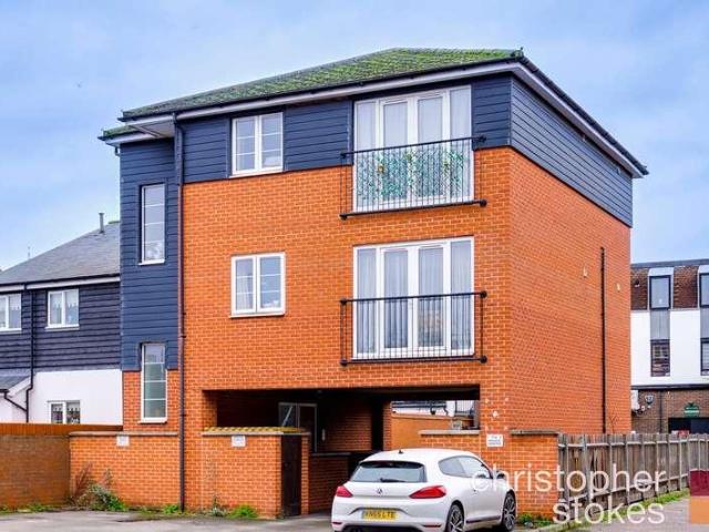 Flat for sale in Broxbourne, Hertfordshire