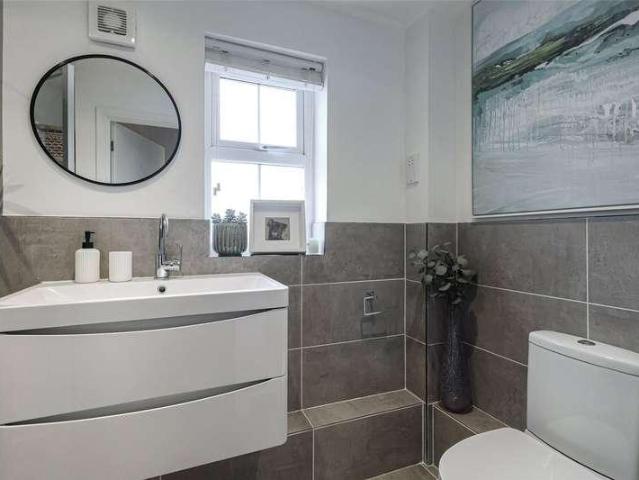 Flat for sale in Glyndon, Greater London