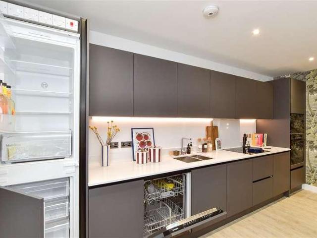 Flat for sale in Dagenham, Greater London