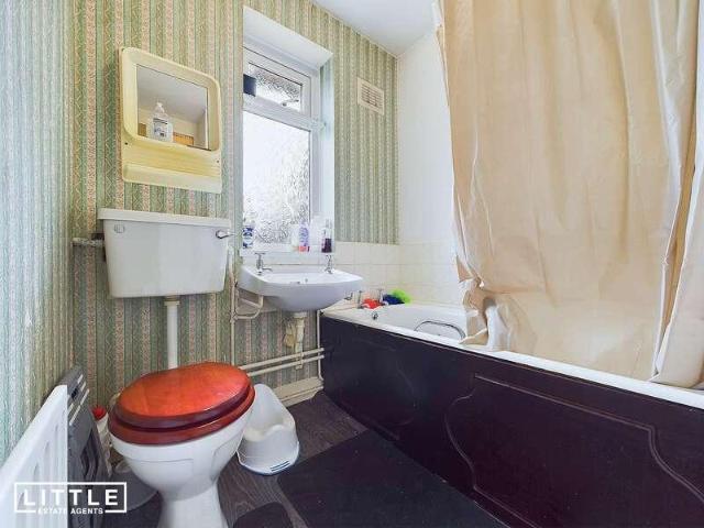 Flat for sale in St. Helens, Laffak
