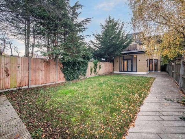 Flat for sale in Finchley, Isle Of Man