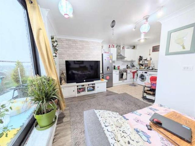 Flat for sale in Slough