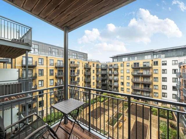 Flat for sale in Colindale, Greater London
