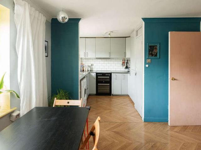 Flat for sale in Camberwell, Greater London