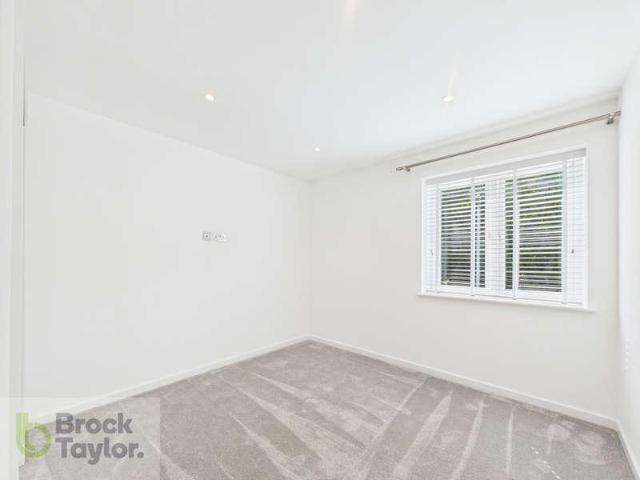 Flat for sale in Perryfields, West Sussex