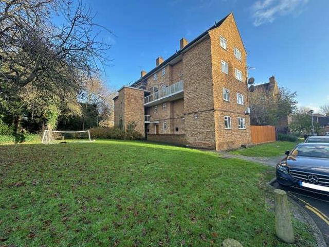 Flat for sale in West Hampstead, Greater London