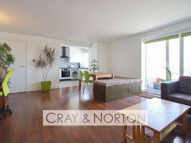 Flat for sale in London Borough of Croydon, Greater London