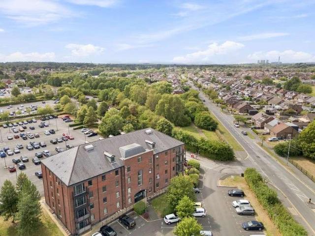 Flat for sale in Wilderspool, Warrington