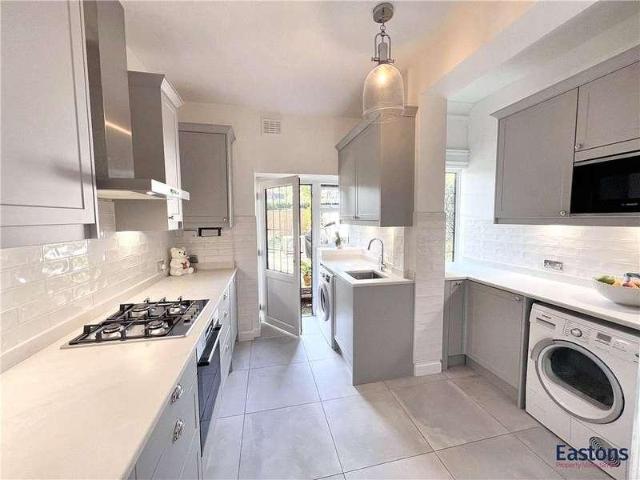 Flat for sale in Epsom, Surrey