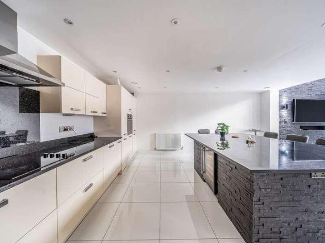 Flat for sale in Ocean Village, City Of Southampton