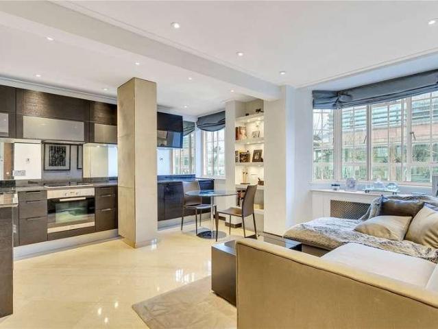 Flat for sale in Chelsea, Greater London