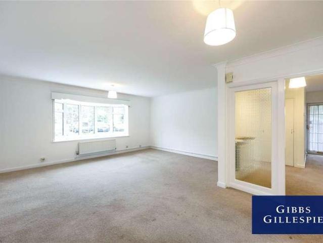 Flat for sale in Pinner, Greater London