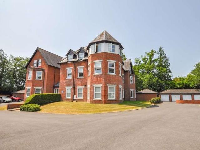 Flat for sale in St Johns, Wimborne