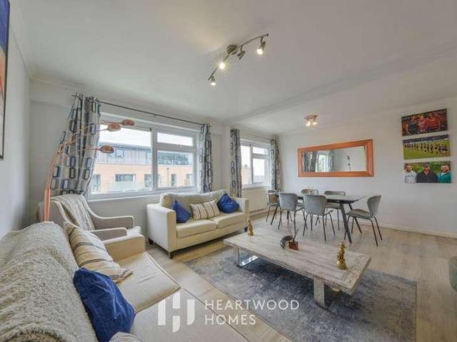 Flat for sale in Five Acres, Hertfordshire